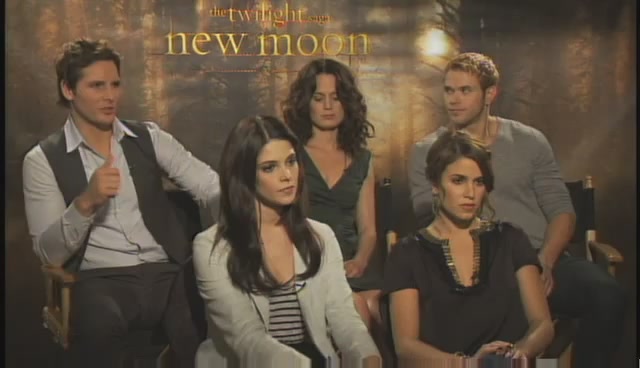Ashley-Greene-dot-nl_NewMooninterview-PopSugar0116.jpg