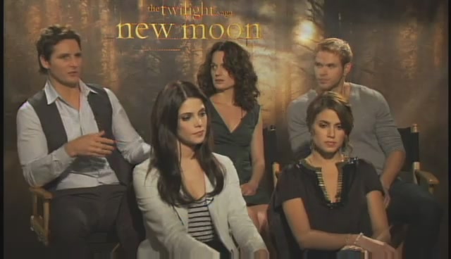 Ashley-Greene-dot-nl_NewMooninterview-PopSugar0120.jpg