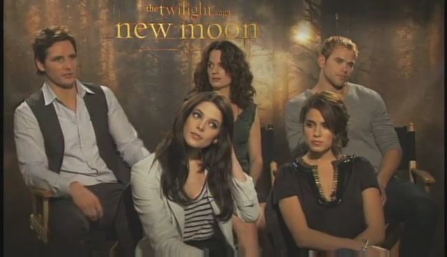 Ashley-Greene-dot-nl_NewMooninterview-PopSugar0123.jpg