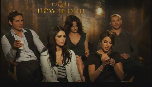 Ashley-Greene-dot-nl_NewMooninterview-TheMovieGuycom0005.jpg