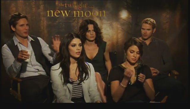 Ashley-Greene-dot-nl_NewMooninterview-TheMovieGuycom0008.jpg