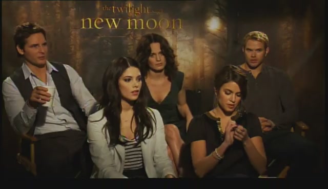 Ashley-Greene-dot-nl_NewMooninterview-TheMovieGuycom0009.jpg