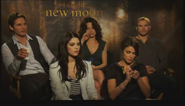 Ashley-Greene-dot-nl_NewMooninterview-TheMovieGuycom0010.jpg