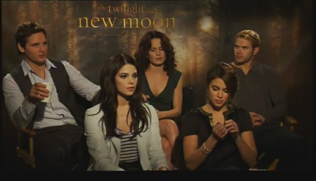 Ashley-Greene-dot-nl_NewMooninterview-TheMovieGuycom0012.jpg