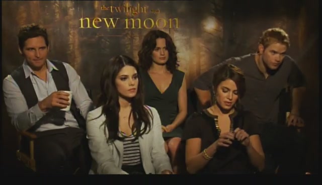 Ashley-Greene-dot-nl_NewMooninterview-TheMovieGuycom0023.jpg
