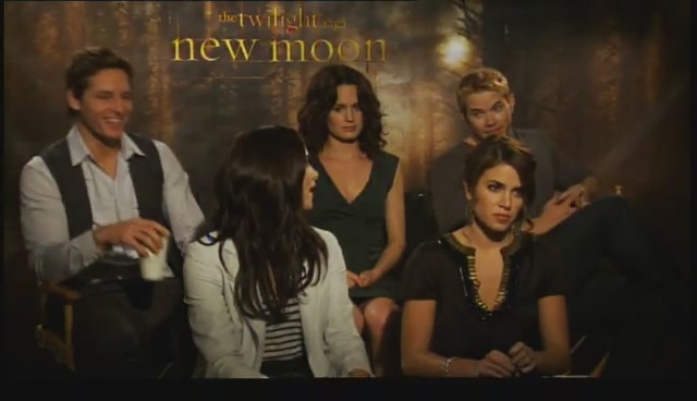 Ashley-Greene-dot-nl_NewMooninterview-TheMovieGuycom0027.jpg