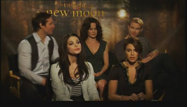 Ashley-Greene-dot-nl_NewMooninterview-TheMovieGuycom0029.jpg