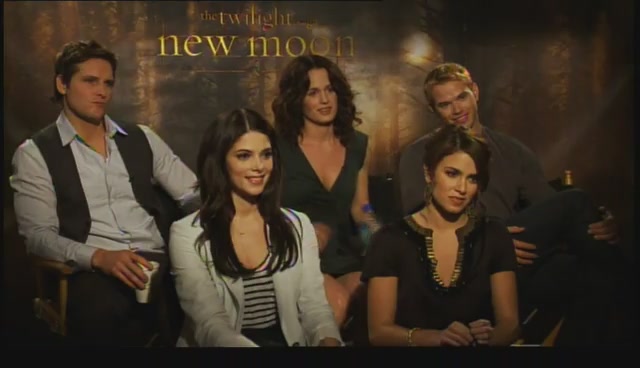 Ashley-Greene-dot-nl_NewMooninterview-TheMovieGuycom0043.jpg