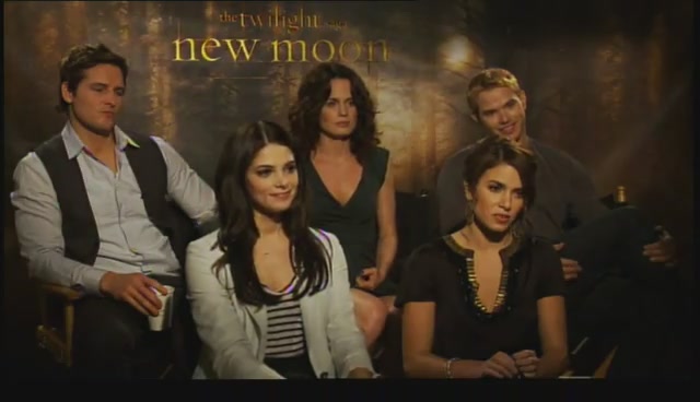 Ashley-Greene-dot-nl_NewMooninterview-TheMovieGuycom0045.jpg