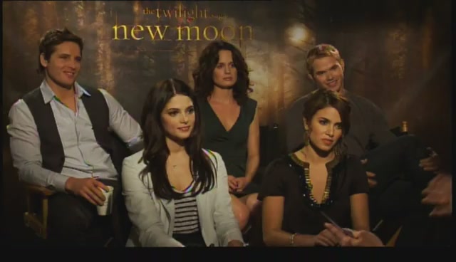 Ashley-Greene-dot-nl_NewMooninterview-TheMovieGuycom0046.jpg