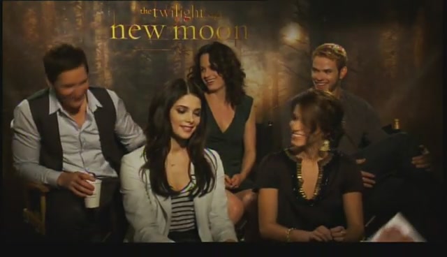 Ashley-Greene-dot-nl_NewMooninterview-TheMovieGuycom0049.jpg