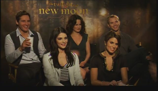 Ashley-Greene-dot-nl_NewMooninterview-TheMovieGuycom0052.jpg