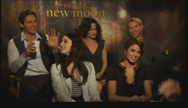 Ashley-Greene-dot-nl_NewMooninterview-TheMovieGuycom0053.jpg