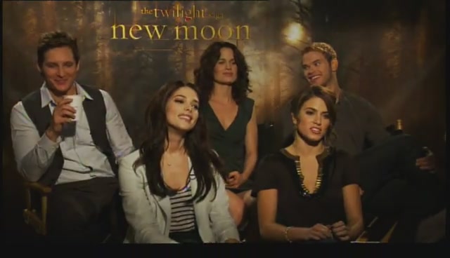 Ashley-Greene-dot-nl_NewMooninterview-TheMovieGuycom0054.jpg