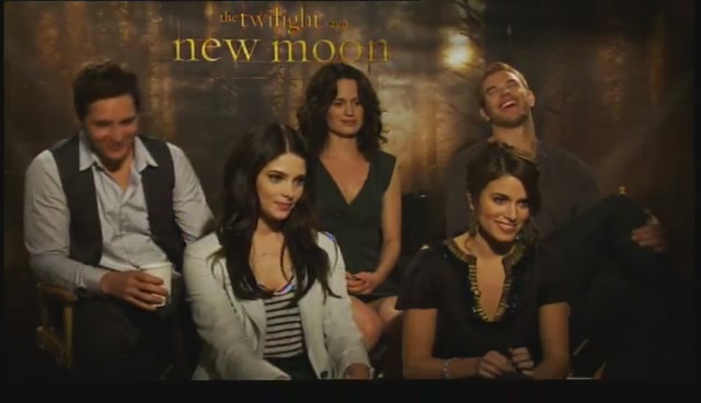 Ashley-Greene-dot-nl_NewMooninterview-TheMovieGuycom0058.jpg