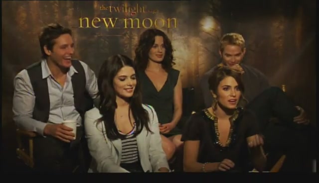 Ashley-Greene-dot-nl_NewMooninterview-TheMovieGuycom0065.jpg