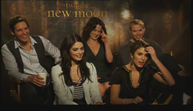 Ashley-Greene-dot-nl_NewMooninterview-TheMovieGuycom0066.jpg