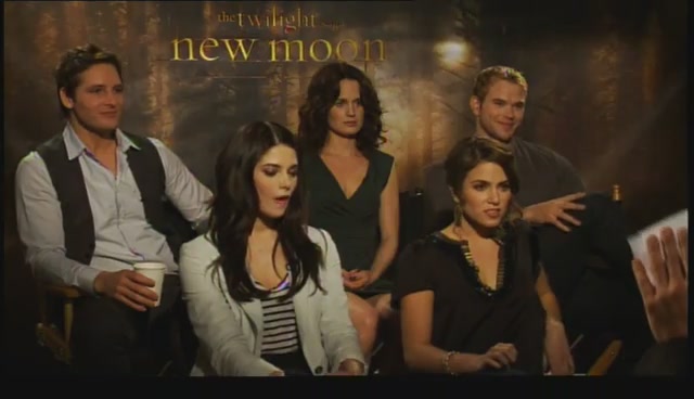 Ashley-Greene-dot-nl_NewMooninterview-TheMovieGuycom0070.jpg
