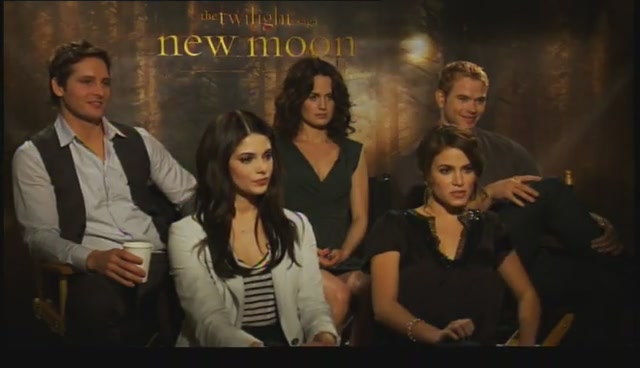 Ashley-Greene-dot-nl_NewMooninterview-TheMovieGuycom0071.jpg