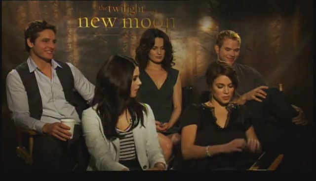Ashley-Greene-dot-nl_NewMooninterview-TheMovieGuycom0072.jpg