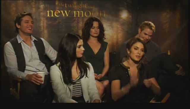 Ashley-Greene-dot-nl_NewMooninterview-TheMovieGuycom0074.jpg
