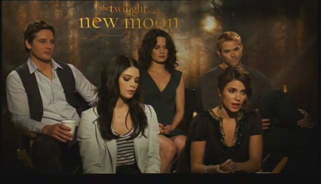 Ashley-Greene-dot-nl_NewMooninterview-TheMovieGuycom0083.jpg
