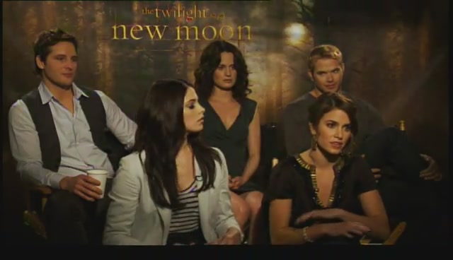 Ashley-Greene-dot-nl_NewMooninterview-TheMovieGuycom0087.jpg