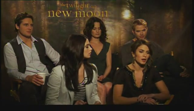 Ashley-Greene-dot-nl_NewMooninterview-TheMovieGuycom0088.jpg