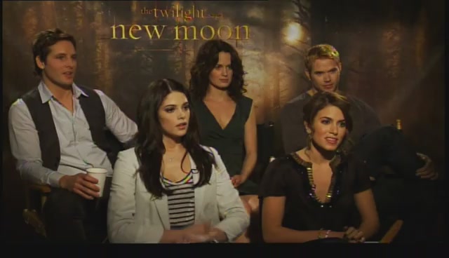 Ashley-Greene-dot-nl_NewMooninterview-TheMovieGuycom0090.jpg