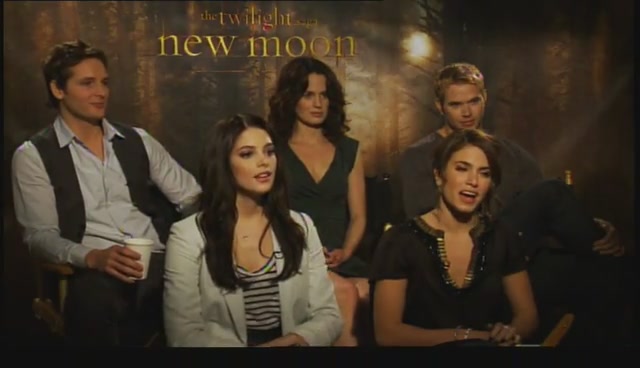 Ashley-Greene-dot-nl_NewMooninterview-TheMovieGuycom0091.jpg