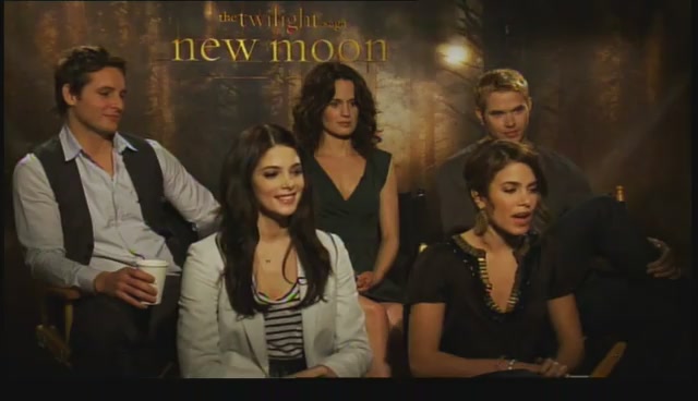 Ashley-Greene-dot-nl_NewMooninterview-TheMovieGuycom0092.jpg