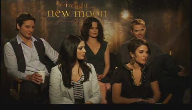 Ashley-Greene-dot-nl_NewMooninterview-TheMovieGuycom0093.jpg
