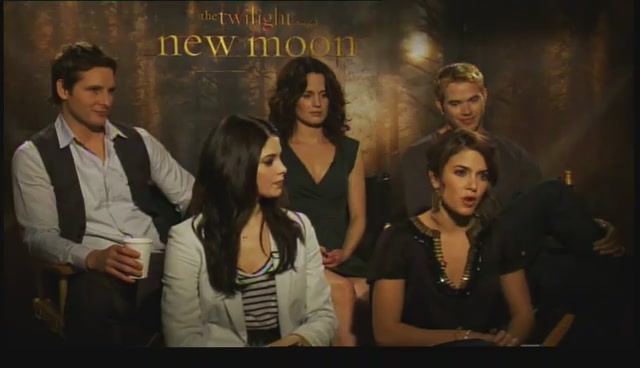Ashley-Greene-dot-nl_NewMooninterview-TheMovieGuycom0094.jpg