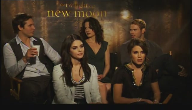 Ashley-Greene-dot-nl_NewMooninterview-TheMovieGuycom0099.jpg