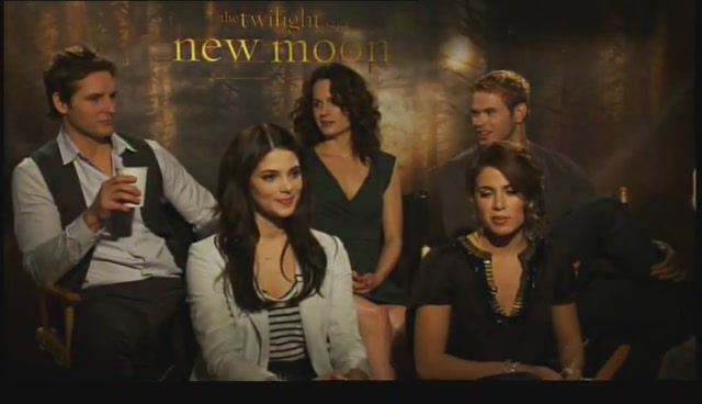 Ashley-Greene-dot-nl_NewMooninterview-TheMovieGuycom0100.jpg
