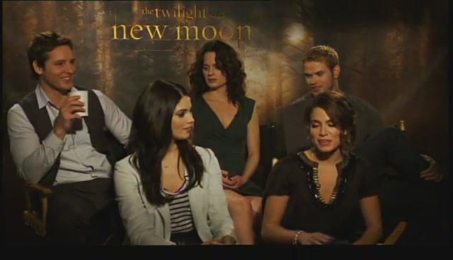 Ashley-Greene-dot-nl_NewMooninterview-TheMovieGuycom0104.jpg