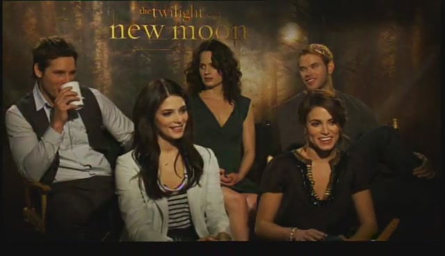 Ashley-Greene-dot-nl_NewMooninterview-TheMovieGuycom0105.jpg