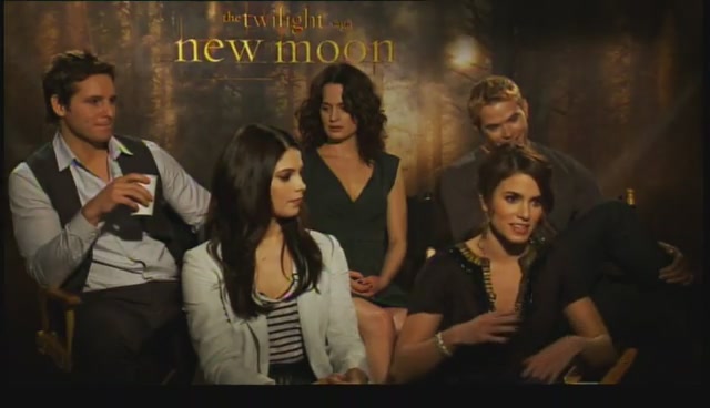 Ashley-Greene-dot-nl_NewMooninterview-TheMovieGuycom0109.jpg