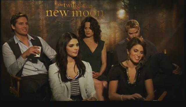 Ashley-Greene-dot-nl_NewMooninterview-TheMovieGuycom0112.jpg