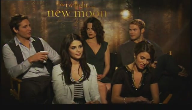 Ashley-Greene-dot-nl_NewMooninterview-TheMovieGuycom0113.jpg
