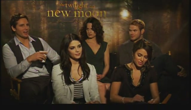 Ashley-Greene-dot-nl_NewMooninterview-TheMovieGuycom0114.jpg