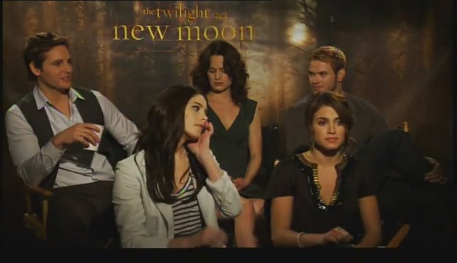 Ashley-Greene-dot-nl_NewMooninterview-TheMovieGuycom0116.jpg
