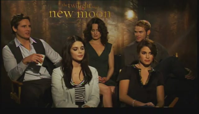 Ashley-Greene-dot-nl_NewMooninterview-TheMovieGuycom0119.jpg