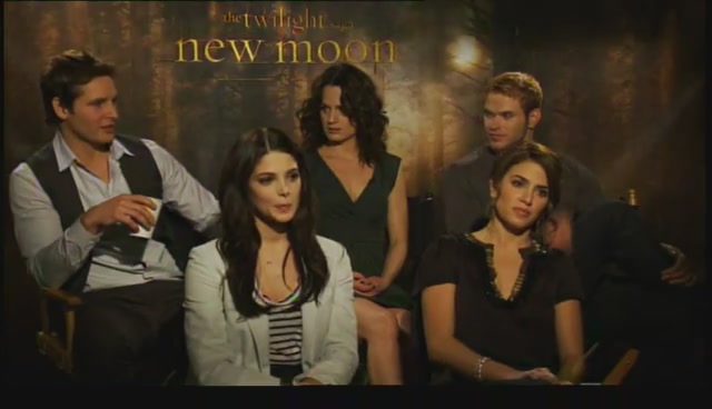 Ashley-Greene-dot-nl_NewMooninterview-TheMovieGuycom0122.jpg