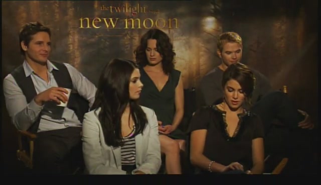Ashley-Greene-dot-nl_NewMooninterview-TheMovieGuycom0126.jpg