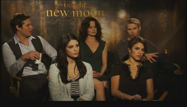 Ashley-Greene-dot-nl_NewMooninterview-TheMovieGuycom0136.jpg