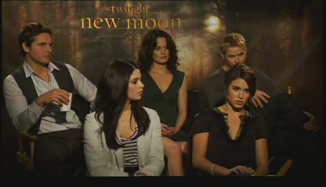 Ashley-Greene-dot-nl_NewMooninterview-TheMovieGuycom0141.jpg