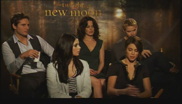Ashley-Greene-dot-nl_NewMooninterview-TheMovieGuycom0143.jpg