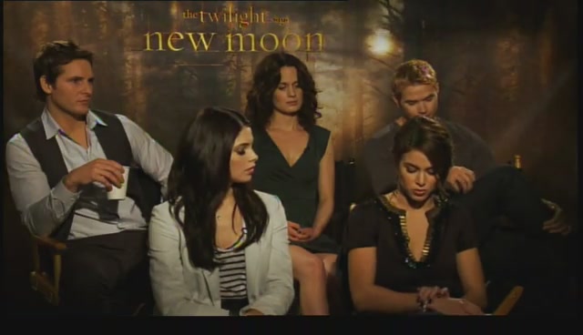 Ashley-Greene-dot-nl_NewMooninterview-TheMovieGuycom0144.jpg
