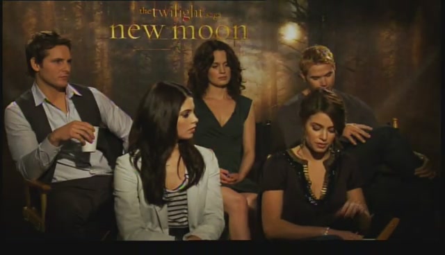 Ashley-Greene-dot-nl_NewMooninterview-TheMovieGuycom0145.jpg